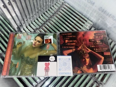 IN HAND Taylor Swift - HAND SIGNED The Life of a Showgirl CD + Photo 3 Sealed - Image 1 of 3