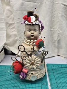 Upcycling Nähen oder Basteln Zimmer Kunst Puppe Zusammenbau Stück Nadelkissen Gruselpuppe - Bild 1 von 15