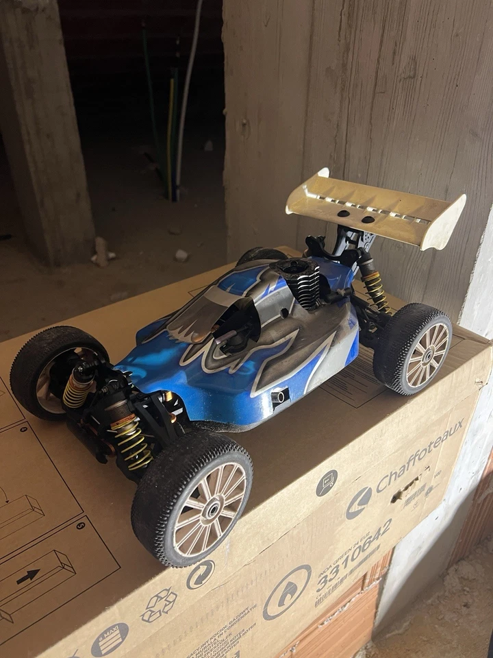 EB 4 S2 RC Thunder Tiger scala 1/8 competition motore a scoppio - Immagine 1 di 4