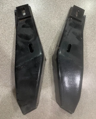 Vigas de extensión de chasis Triumph TR6 izquierda y derecha - restauradas Foto 1 de 4