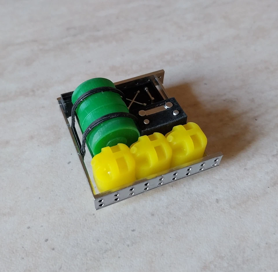 1/24 Datzun 240 Z Safari porta pacchi ricambio repro - Immagine 1 di 4