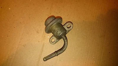 Regulador de presión de combustible - Mitsubishi Galant 2.0 gasolina (2001) Foto 1 de 3