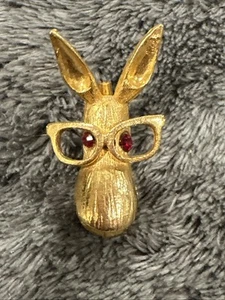 Donkey Mule Red Eyes Silly Glasses Pin Gold Tone Funny Brooch - Picture 1 of 3