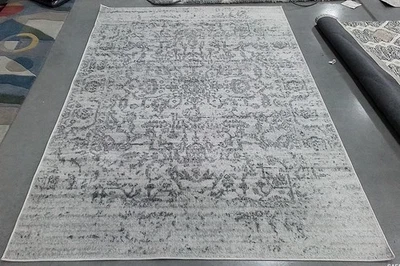 SILVER / IVORY 5'-3" x 7'-6" Flaw in Rug, Reduced Price 1172787532 MAD603G-5 - Image 1 of 4