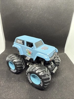 2013 Maisto 新鲜金属地球冲击器怪物威胁怪物卡车玩具 — 第 1/4 张图片