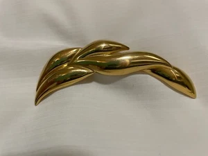 Schöne Vintage große Givenchy goldfarbene Anstecknadel geprägt Givenchy Paris/New York - Bild 1 von 5