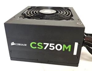 Corsair CS750M 750 W Zasilacz półmodułowy 80+ złoty zasilacz - Zdjęcie 1 z 5