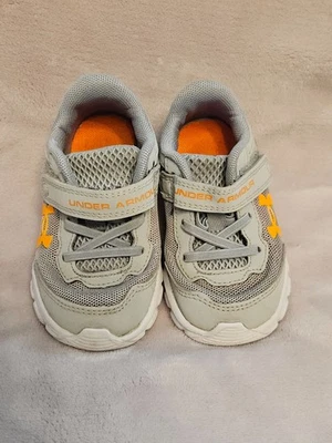 Zapatillas deportivas Under Armour para niños pequeños 6 K "Assert 9 AC" gris naranja Foto 1 de 4