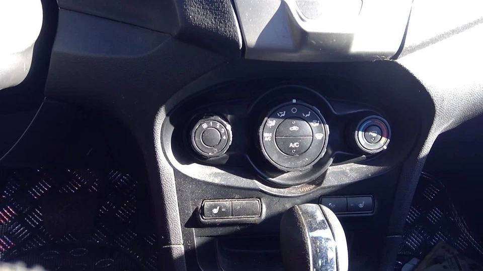 2011 12 13 Ford Fiesta Temperature Control w/ Air Conditioning - Изображение 1 из 4