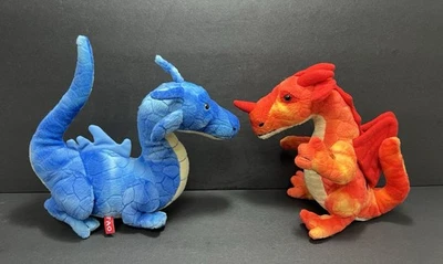 Set 2 Toys r Us FAO Negro Peluche Dragones Naranja/Rojo y Azul con Botón FAO *USADO EN EXCELENTE ESTADO* Foto 1 de 4