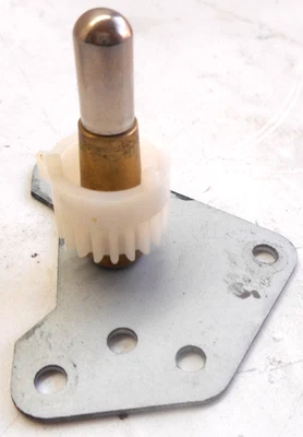 AUDIO TECHNICA TURNTABLE AT-PL50 - SPINDLE - PARTING OUT - Image 1 of 3