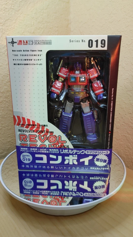 Figura de acción Revoltech Transformers Cybertron Commander Optimus Prime Convoy 19 Foto 1 de 4