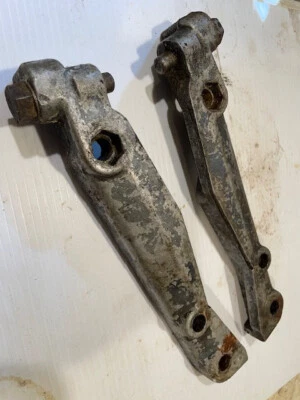 Johnson Evinrude OMC Outboard Engine- Clamp bracket set 307219 & 307220 - Image 1 of 2