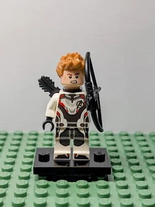 Lego HAWKEYE SH570 Minifig Endgame w/Bow Arrows white MINT GENUINE RARE RETIRED - Picture 1 of 4