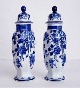 FREE SHIPPING - ROYAL DELFT PORCELEYNE FLES PAIR OF VASES SMALL SCALE EXCELLENT - Picture 1 of 5