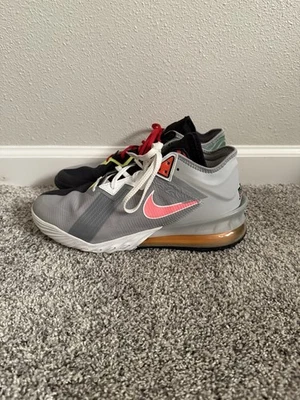 Size 10.5 - Nike Space Jam x LeBron 18 Low Bugs x Marvin - Image 1 of 4