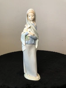Retired Lladro #4650 Standing Girl Figurine with Calla Lilies, Uranium Glaze - Picture 1 of 10