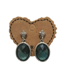 Pendientes colgantes vintage de cristal verde facetado corte ovalado postes enchapados en plata - Imagen 1 de 7