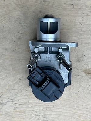 BMW  1 E87 F20 F30 F31 X 2 3 4 F32 F33 F36 X3 X4 X5 F15  X6 F16EGR VALVE 7810871 - Image 1 of 4