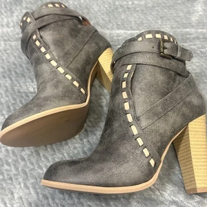 Damen 6 Stiefeletten grau hellbraun mandelförmige Zehenpartie Freizeit Blockabsatz hoher Schnalle - Bild 1 von 11