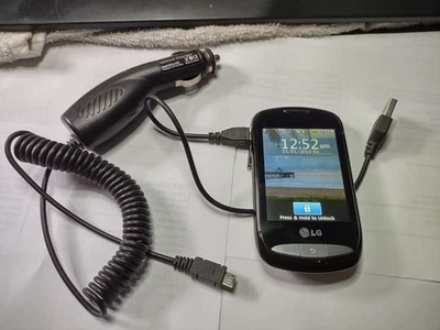 LG LG800G TracFone Wireless Cellular Phone Black & Gray - Image 1 of 4