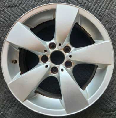 Llanta de aleación 17" BMW 525i, 528i, 530i, 535i, 545i, 550 OEM 17x7 1/2 2004-2010 Foto 1 de 4