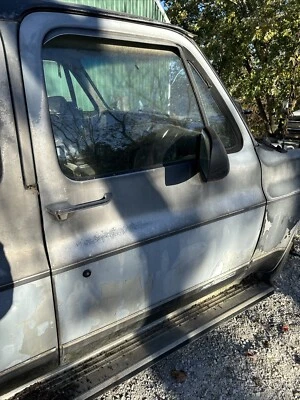 Chevy/GMC 87-91 doble cabina, puerta de pasajero derecha suburbana potencia completa R-H 87-91 Gm Foto 1 de 4