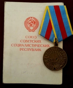 Russian Medal 'For the Liberation of Warsaw' with Original Document 1947 - Picture 1 of 4