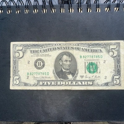 1969 C Federal Reserve $5 Five Dollar Bill Vintage Currency - Image 1 of 2