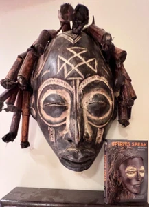 VINTAGE LELE MASKE DEMOKRATISCHE REPUBLIK KONGO UND KLEINES BUCH - Bild 1 von 8