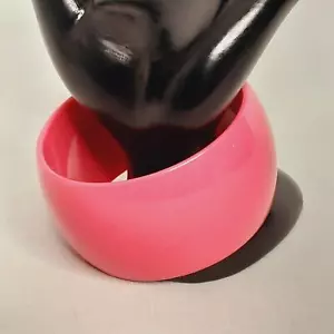 80s Wide Bangle Bracelet Hot Pink Resin - Picture 1 of 6
