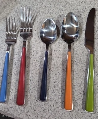 Juego de 5 cubiertos de merengue retirados FIESTA de plástico inoxidable/ABS Foto 1 de 4