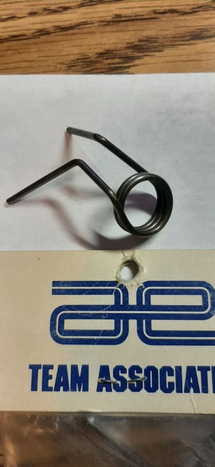 Team Associated Servo Saver Spring #2526 for RC200 Servo - Image 1 of 1
