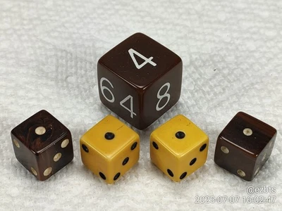 胶木 Catalin 3/4 英寸双立方体 1/2 英寸骰子套装棕色奶油漩涡奶油糖果 — 第 1/4 张图片