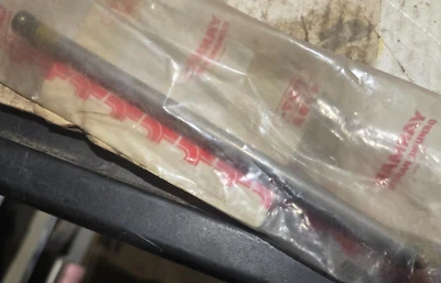 Minicargadora Owatonna Mustang Mfg 425-34809 varilla de empuje Foto 1 de 2