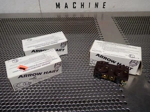 Arrow-Hart 5652S Duplex Receptacles 2P 3W 15A 250V New (Lot of 3) - Picture 1 of 6