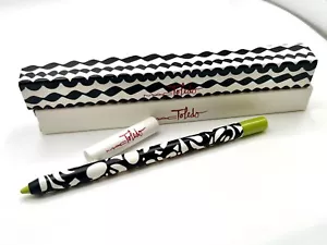 Matita occhi MAC Pearlglide nuova con scatola eyeliner CHLORAFILL ~ verde Chartreuse ~ Toledo - Foto 1 di 1
