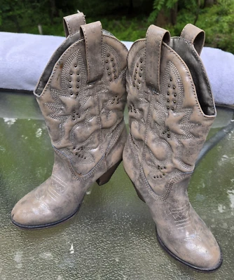 Botas de vaquero Mia Girl con tachuelas talla 7 1/2 Foto 1 de 4