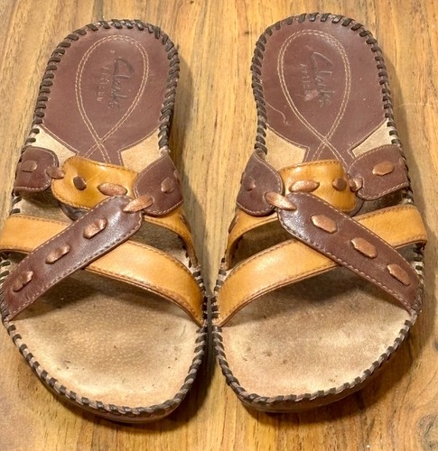 Sandali Clarks Artisan comodi con cinturino incrociato in pelle slip on 9M