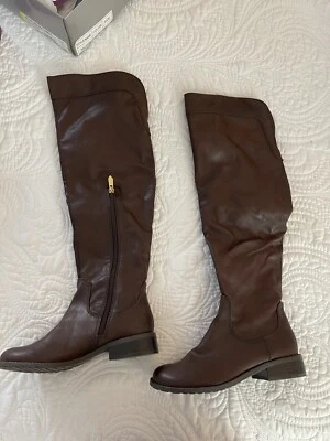 Botas Fergalicious de Fergie - Metro Marrón Talla 6.5 Hasta la Rodilla NUEVAS EN CAJA Foto 1 de 4