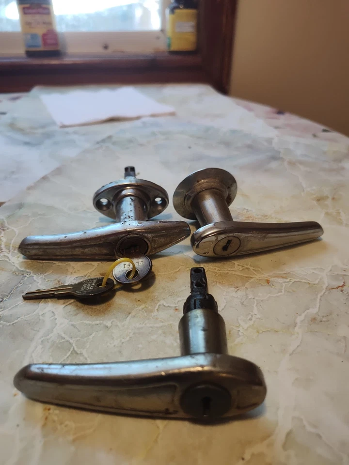 Manijas exteriores de puertas exteriores Ford Modelo A 1930 1931 y otras piezas  Foto 1 de 4