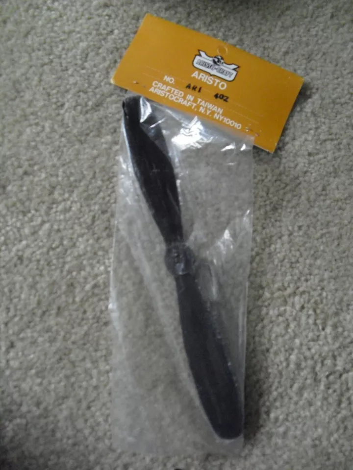 Avión RC de colección Aristocraft ARI 402 hélice de nailon 9" de largo nuevo en paquete Foto 1 de 1