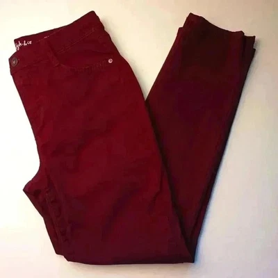 Pantalones de mezclilla marca Style & Co talla 6P pierna ajustada tiro medio color vino borgoña Foto 1 de 4