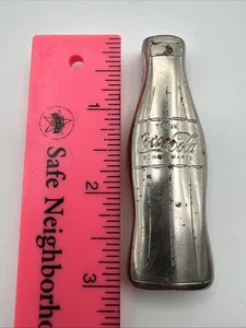 Vintage Coca Cola Coke Metall Flaschenförmiger Öffner 3 Zoll hoch funktioniert gut - Bild 1 von 6