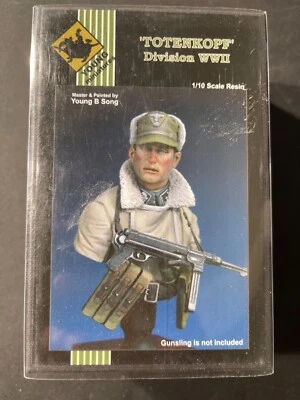 Young Miniatures Totenkopt Division Segunda Guerra Mundial YM1809 1/10 NUEVO EN CAJA Modelo Kit Foto 1 de 3