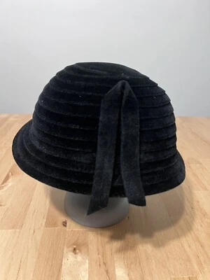 Sombrero cubo negro terciopelo genuino vintage años 50 hecho en Francia Foto 1 de 4