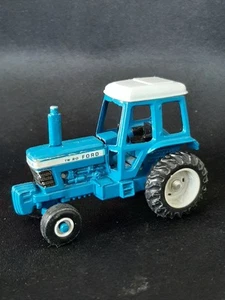 Vintage ERTL Ford TW-35 Tractor Blue White 1:64 Scale Diecast - Picture 1 of 6