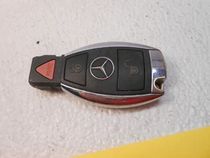 Llavero Mercedes con llave OEM 204Y50800200 / FCCID:IYDC07 AA0685 - Imagen 1 de 4