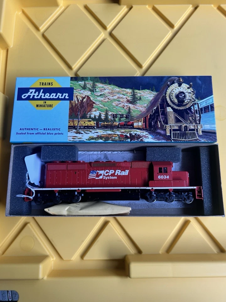 Athearn SD40-2 Powered  - CP Rail Two Flags #6034 Red Locomotive Engine DC - Image 1 of 1