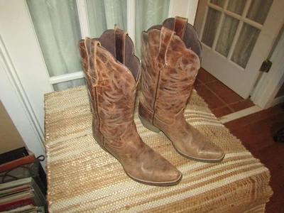 Botas vaqueras Abilene de cuero crudo para mujer con punta corta talla 10 M Foto 1 de 4